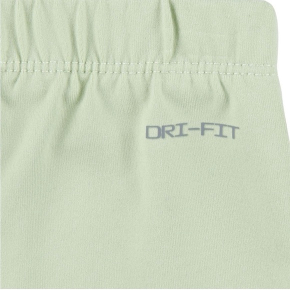 Nike Dri-Fit Outfit - Picture 4 of 5